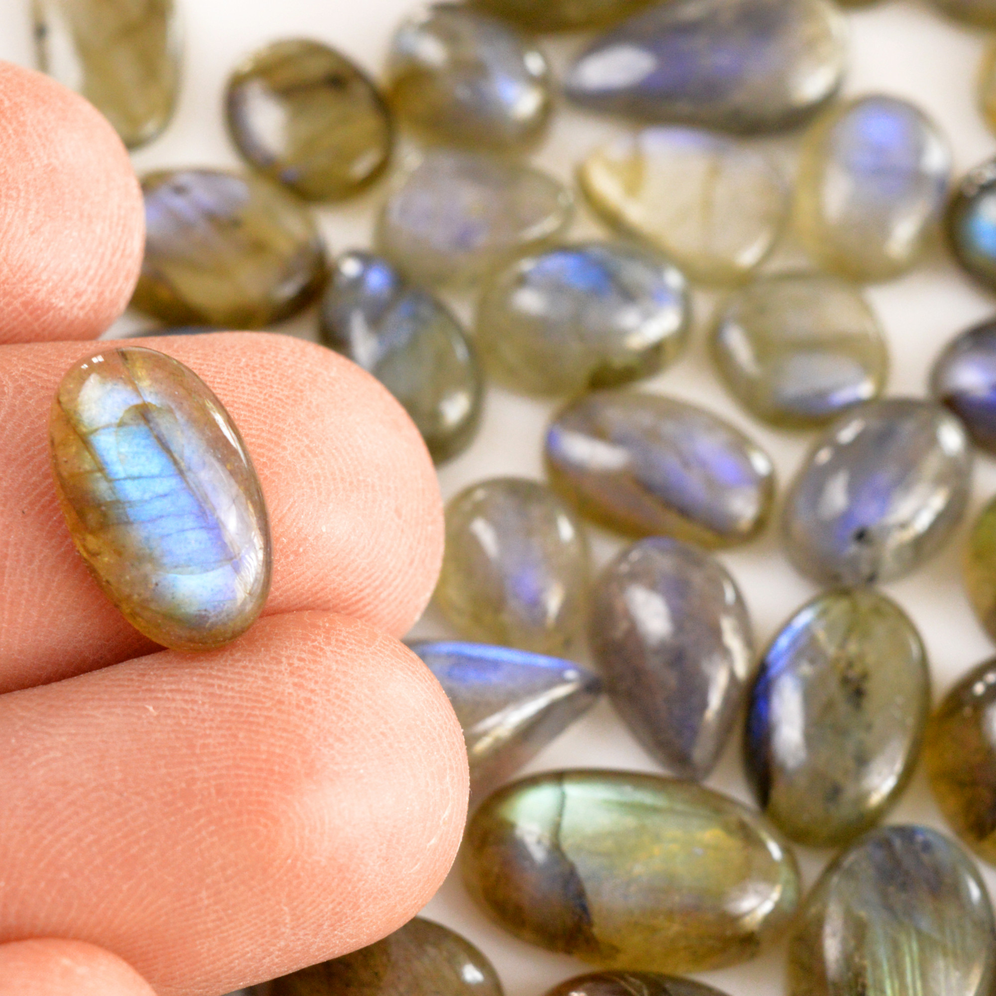 71 Pcs 275 Cts  Natural Labradorite Cabochon Loose Gemstone Jewelry Semi-Precious Healing Crystal Lots 9x9 16x9mm R-13720