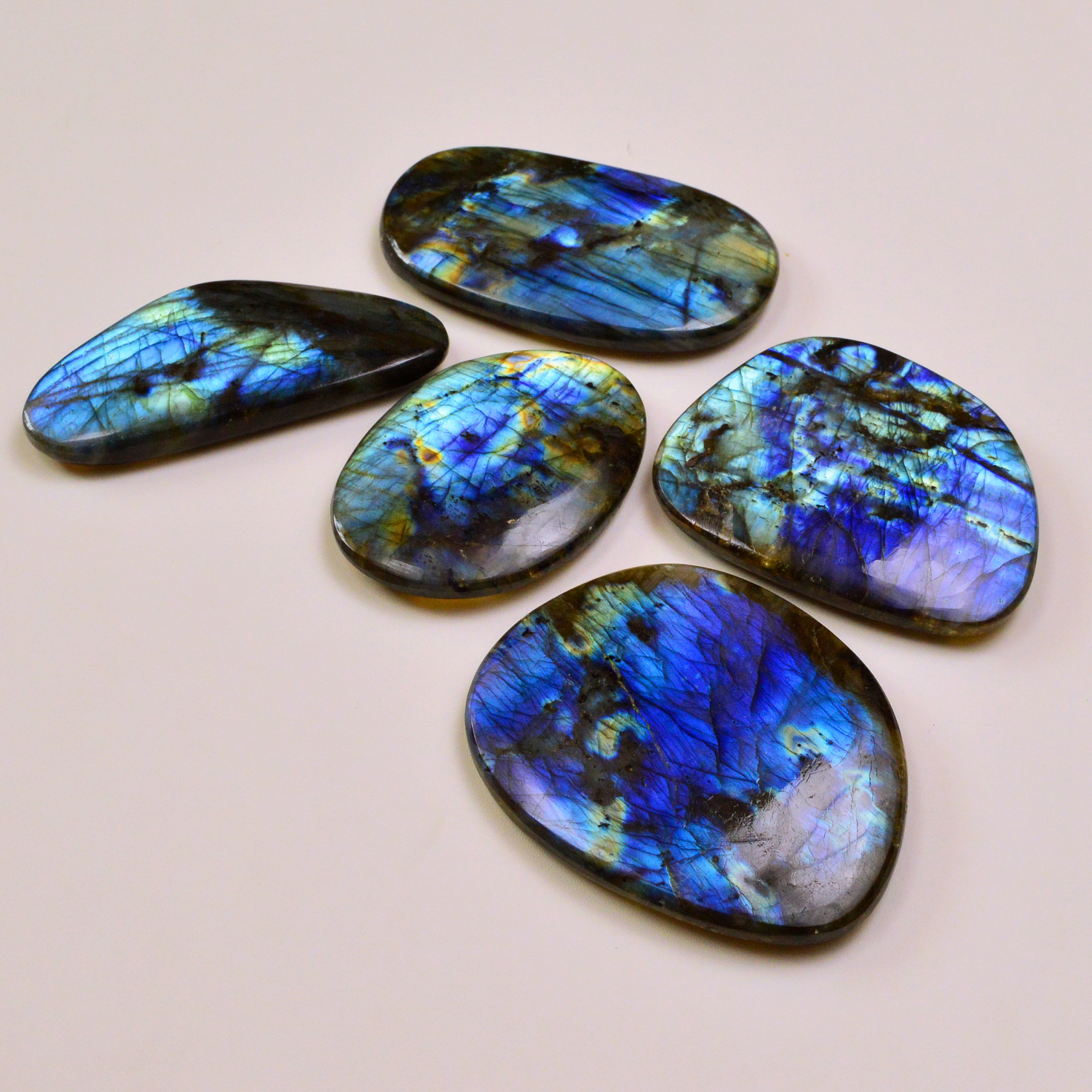 5 Pcs 2483Cts Natural Labradorite Palm Stone Briolette Cabochons Gemstone Lot 91x50 70x50mm 19474