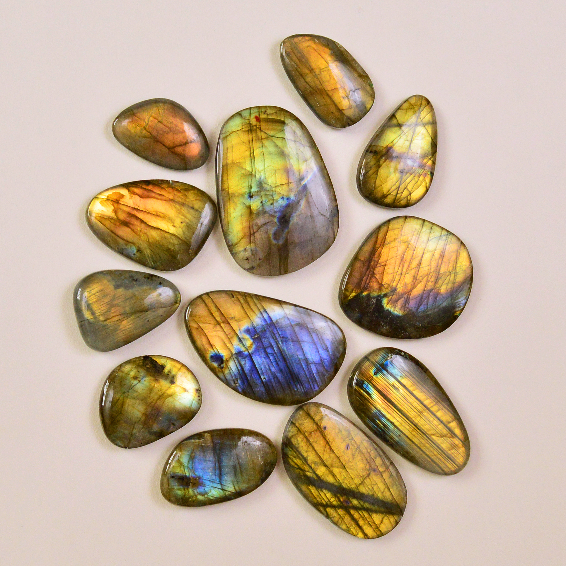 12 Pcs 649Cts Natural Labradorite Palm Stone Briolette Cabochons Gemstone Lot 45x23 26x15mm 19481