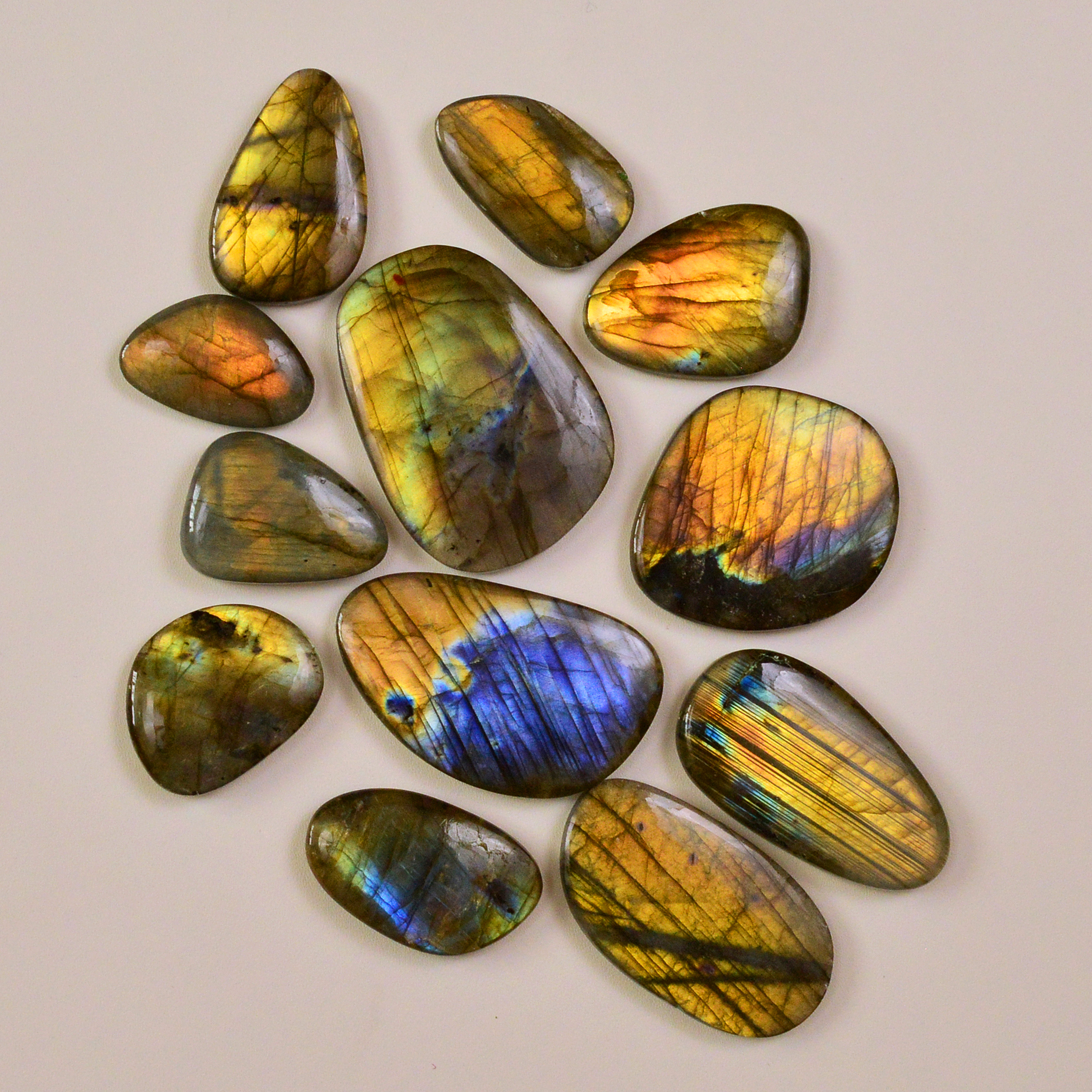 12 Pcs 649Cts Natural Labradorite Palm Stone Briolette Cabochons Gemstone Lot 45x23 26x15mm 19481
