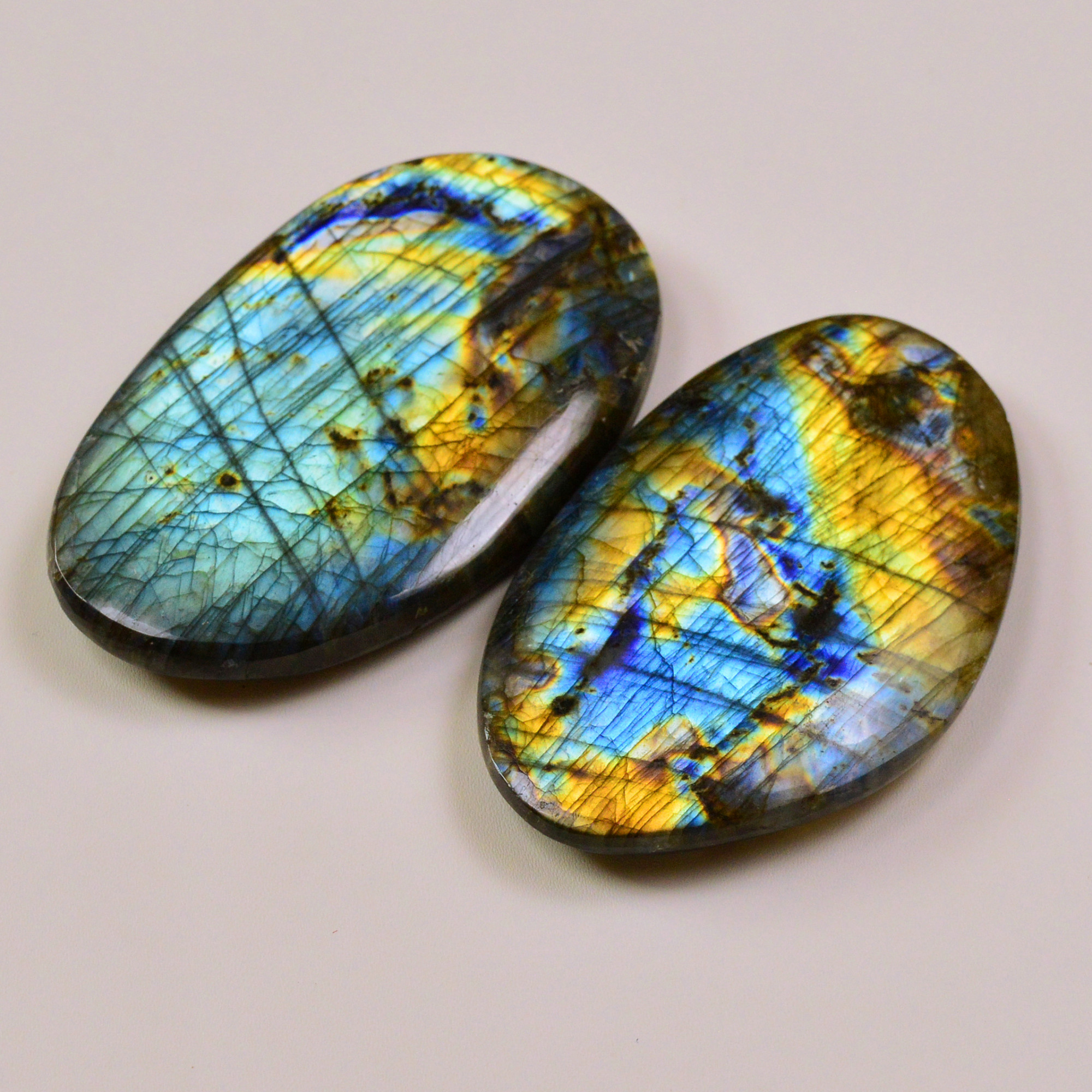 2 Pcs 1228Cts Natural Labradorite Palm Stone Briolette Cabochons Gemstone Lot 96x53 92x52 mm 19486