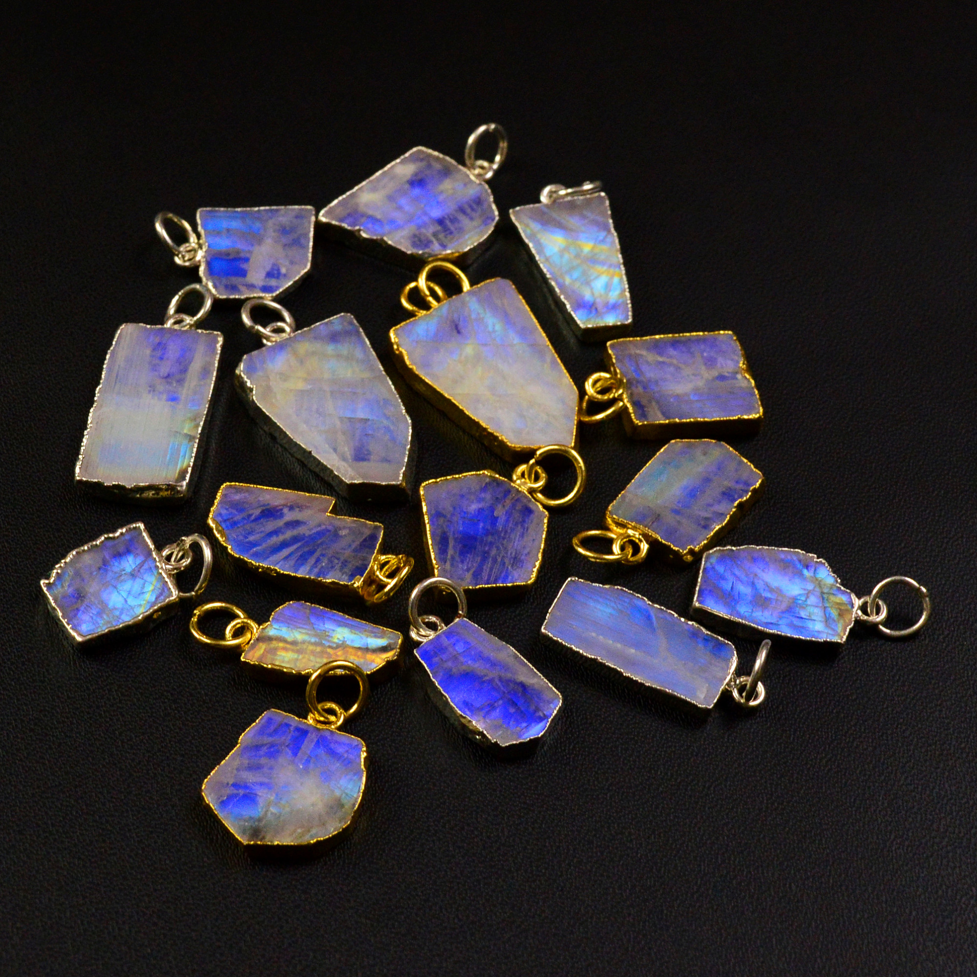 16 Pcs 125Cts   Rainbow Moonstone Gemstone Gold  Silver Pendant for Jewellery Making  20x12 12x5mm 19497
