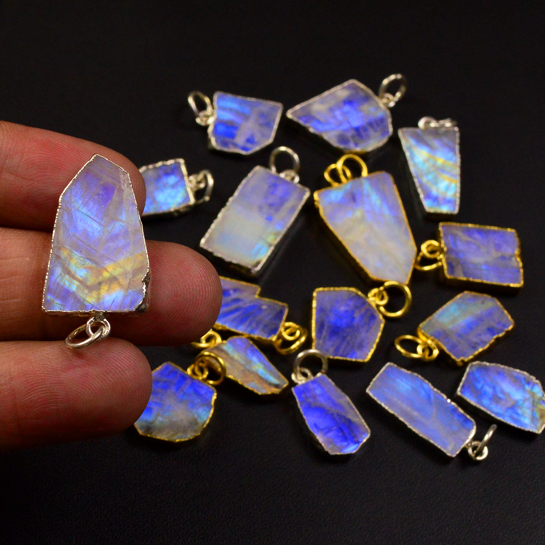 16 Pcs 125Cts Rainbow Moonstone Gemstone Gold Silver Pendant for Jewellery Making 20x12 12x5mm 19497