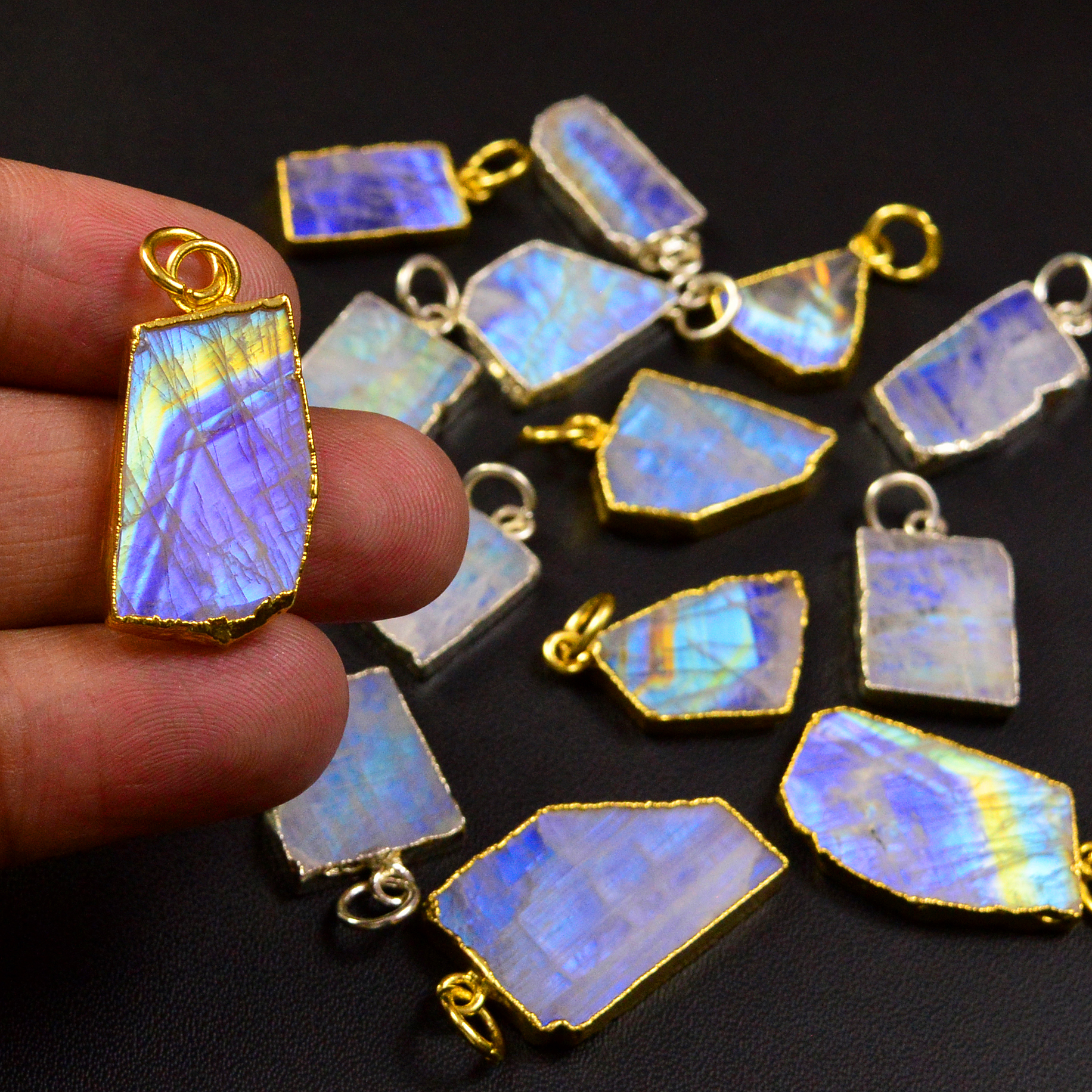 14 Pcs 124Cts   Rainbow Moonstone Gemstone Gold  Silver Pendant for Jewellery Making  23x14 12x11mm 19498