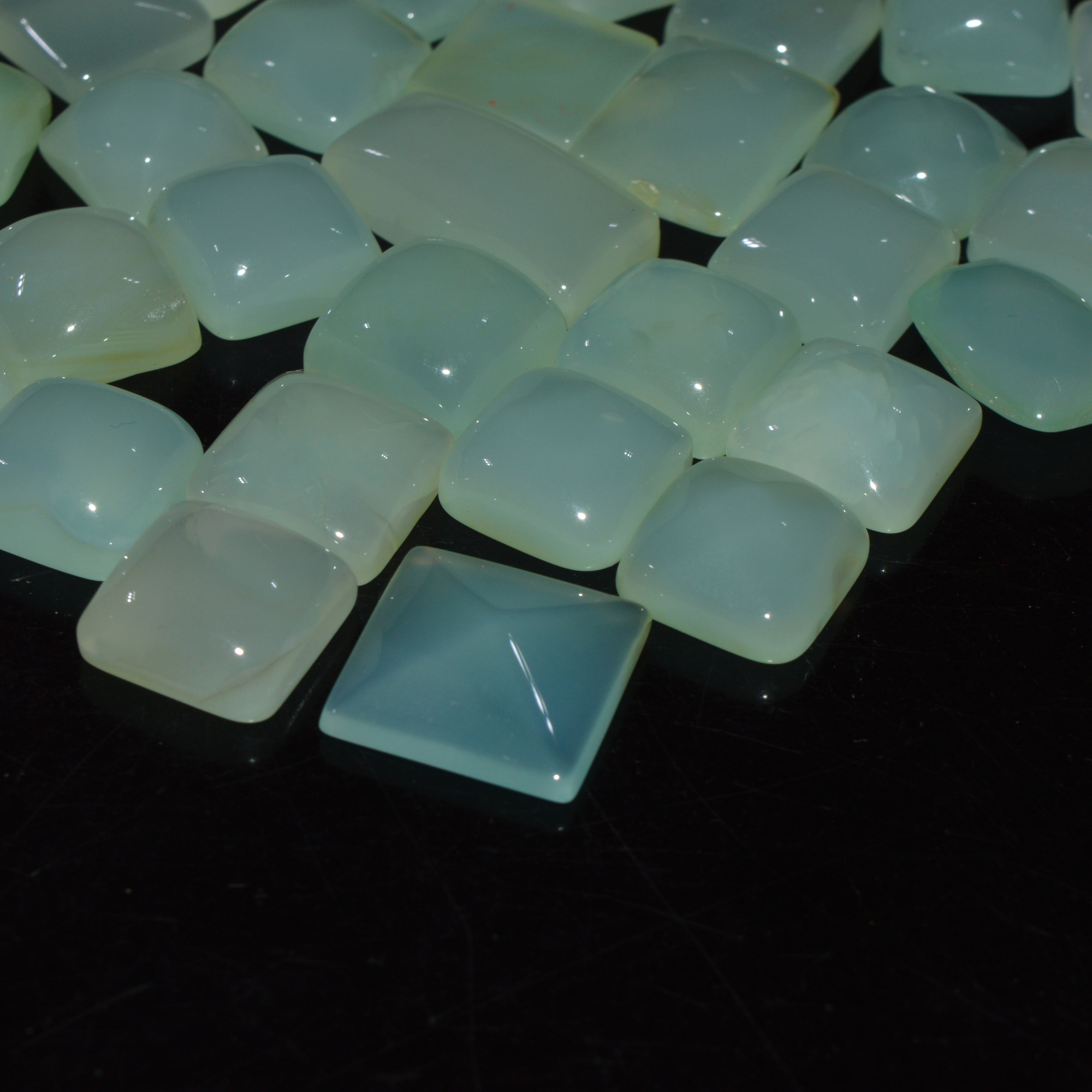 47 Pcs 395Cts Natural Green Chalcedony Cabochon Gemstone Handmade Jewelry Making Healing Crystals Lot 14x14 10x10mm 3590
