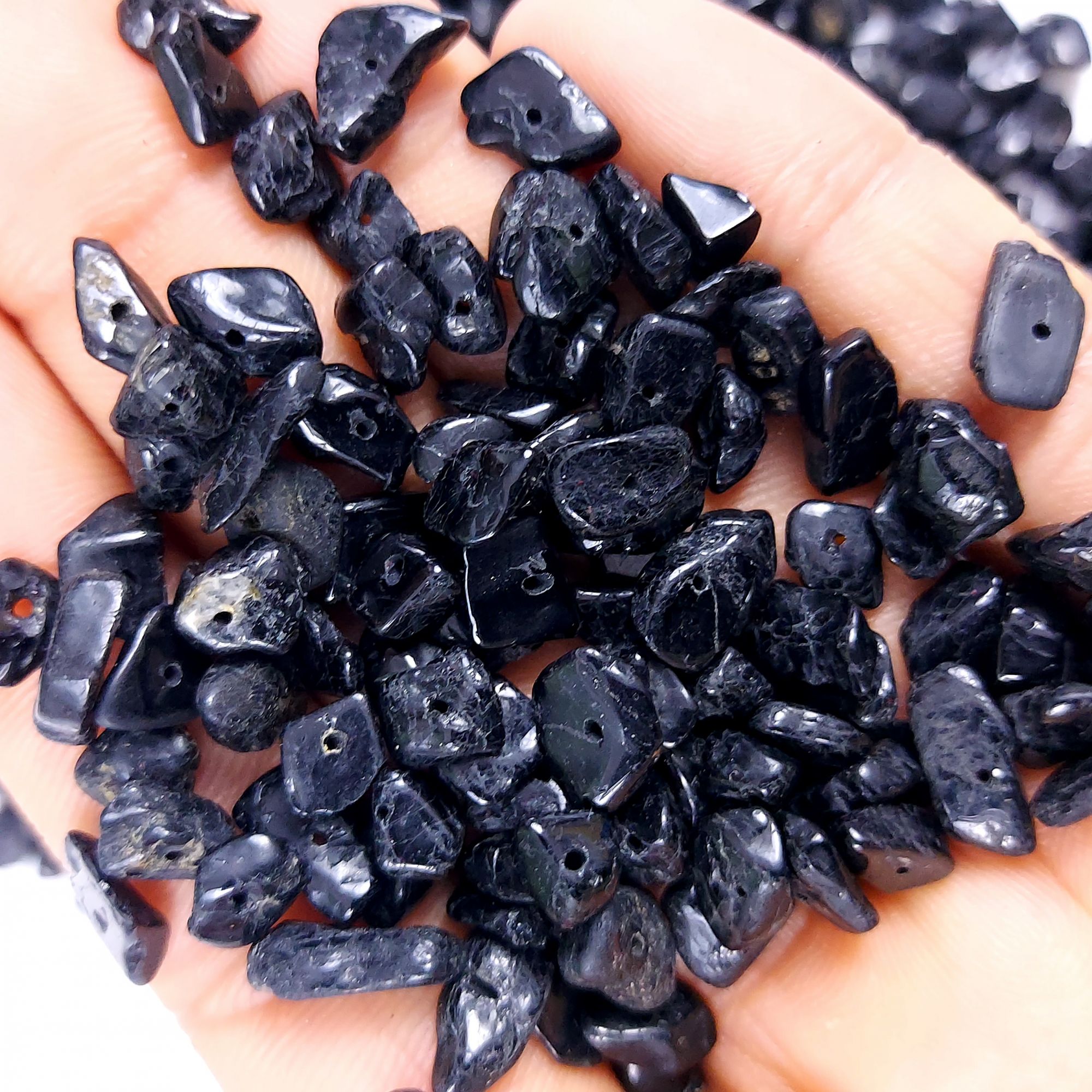 784Pcs 963Cts  Natural Black Tourmaline Gemstone Chips Uncut Beads for Jewelry Making Center Drill Loose Gemstones Nuggets Chips Smooth Beads Bracelet Gift for Her 9x4 6x4mm#G-407
