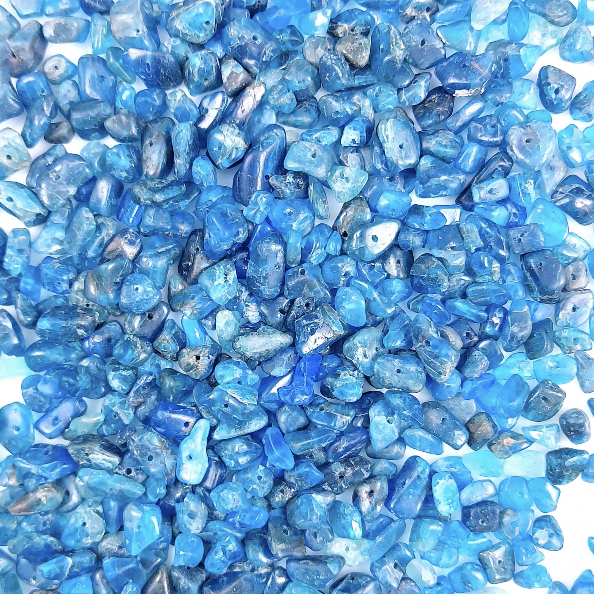 581Pcs 689Cts  Natural Blue Apatite Gemstone Chips Uncut Beads for Jewelry Making Center Drill Loose Gemstones Nuggets Chips Smooth Beads Bracelet Gift for Her 9x4 5x4mm#G-408