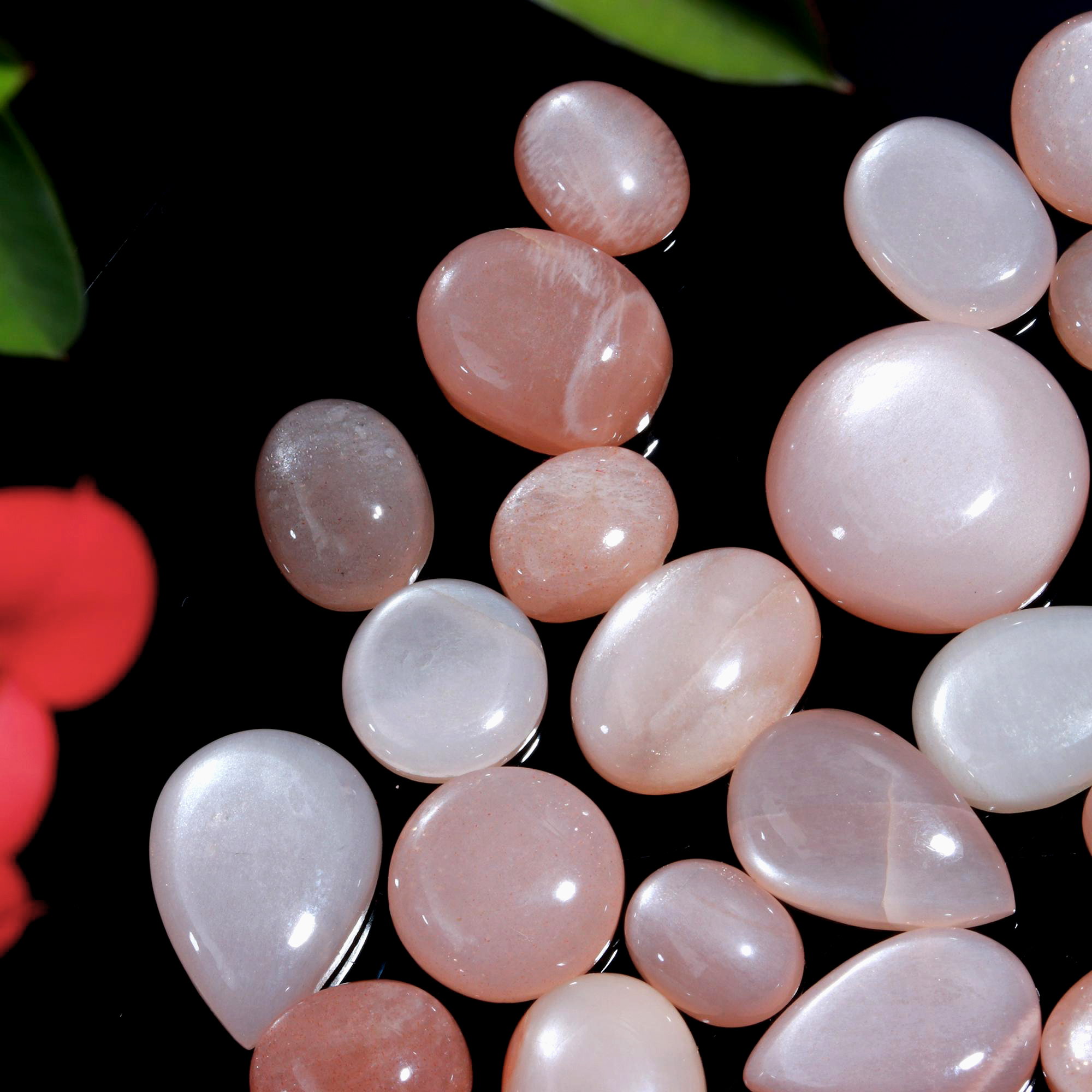 27 Pcs 145Cts Natural Peach Rainbow Moonstone polished Mix Cabochon Wholesale Loose Lot Size 26x26 8x8mm Gemstone for jewelry1137