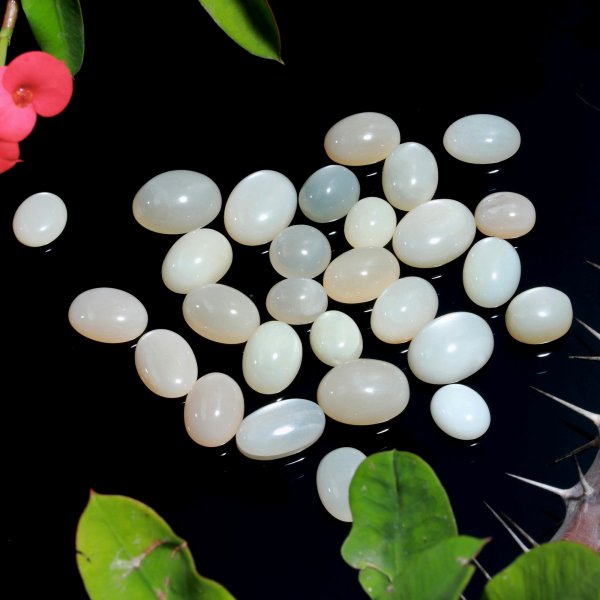 28 Pcs. 152Cts. Natural White Rainbow Moonstone polished Mix Cabochon Wholesale Loose Lot Size 16x12 12x9mm Gemstone for jewelry