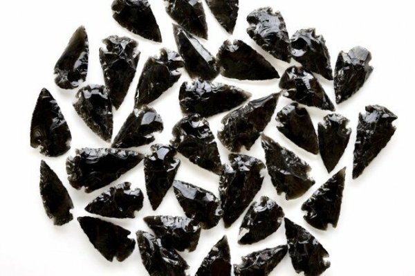 Obsidian arrowhead carving cabochon gemstone