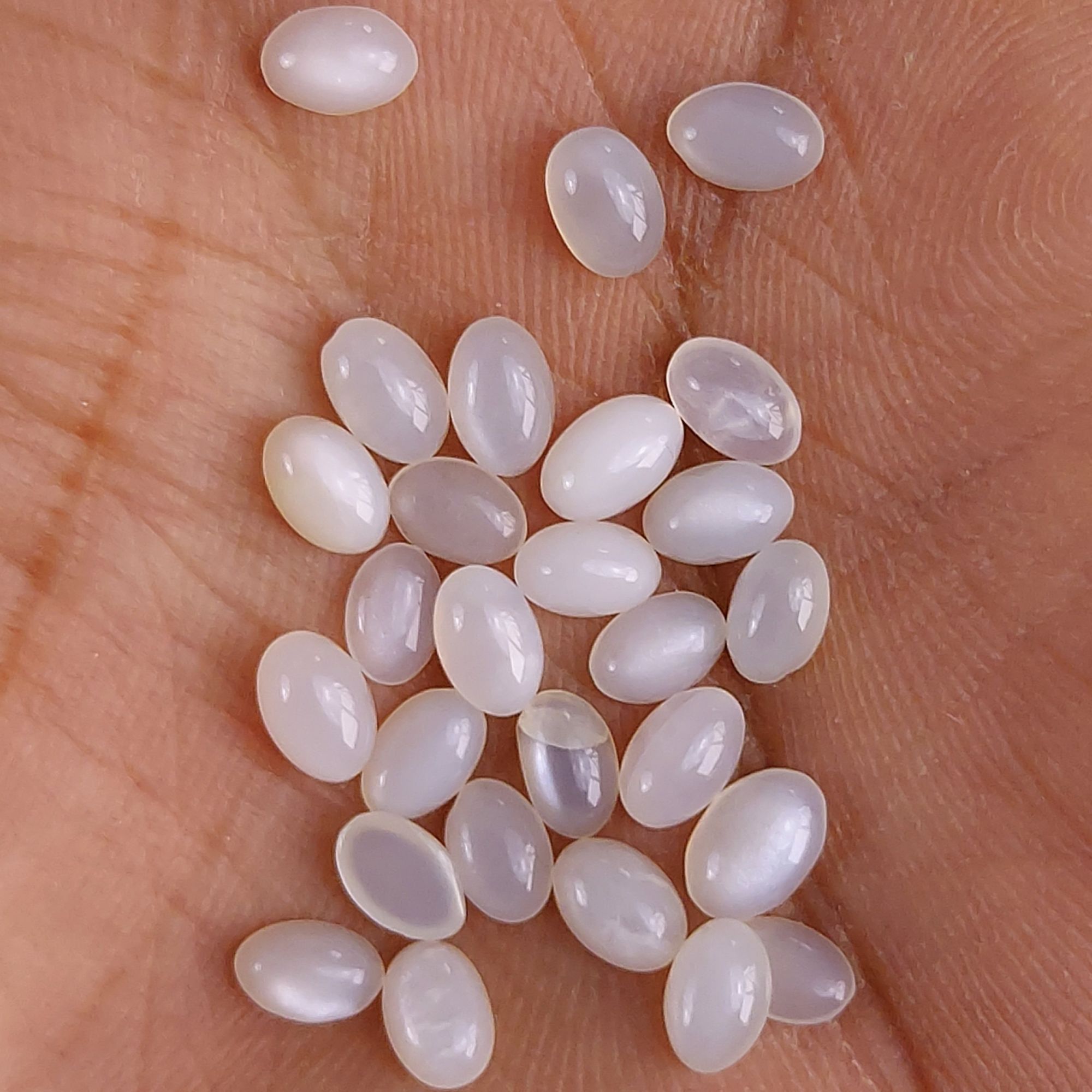 104Pcs 49Cts Natural White Moonstone Loose Cabochon Oval Shape Gemstone For Jewelry Making Lot 4x4mm#648