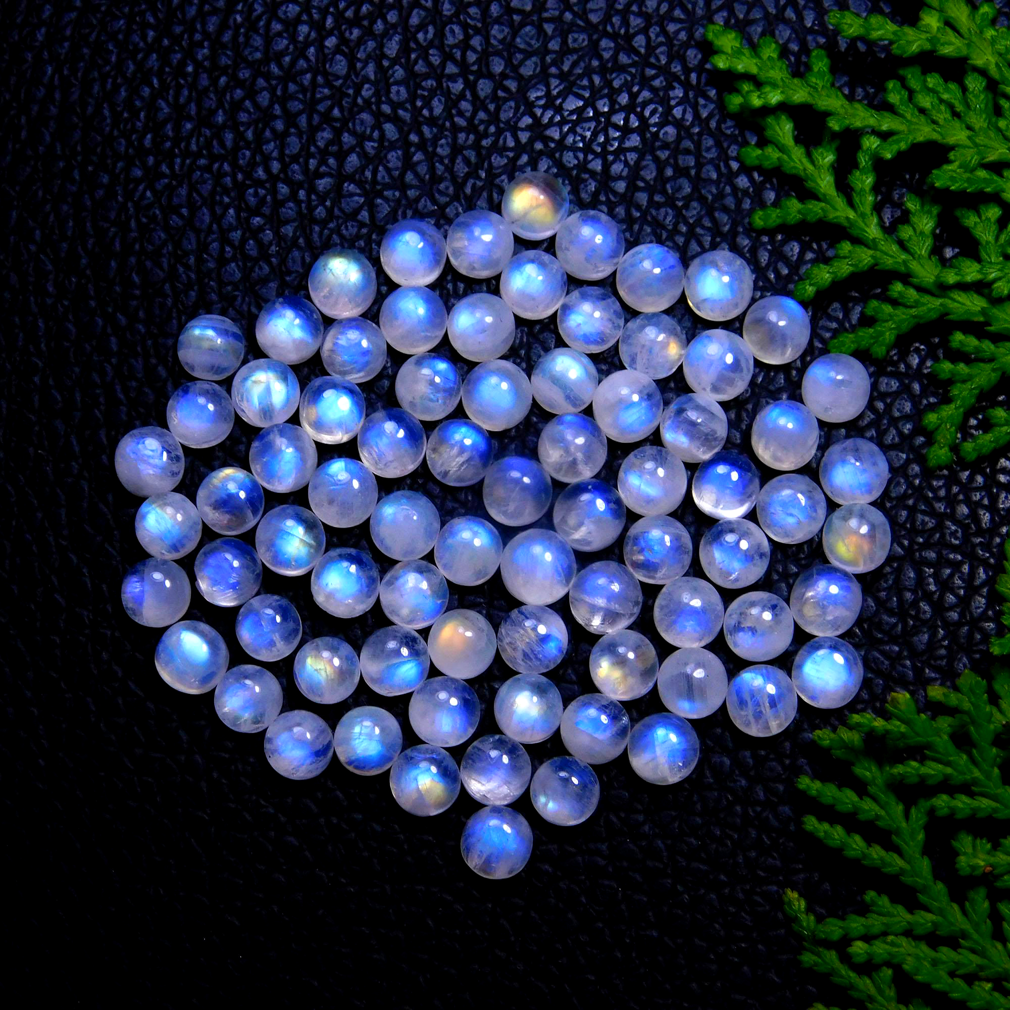 77Pcs 55Cts Natural Rainbow Moonstone Round Shape Blue Fire Cabochon Lot Loose Gemstone Jewelry Moonstone Ring For Gift 5x5mm #9802