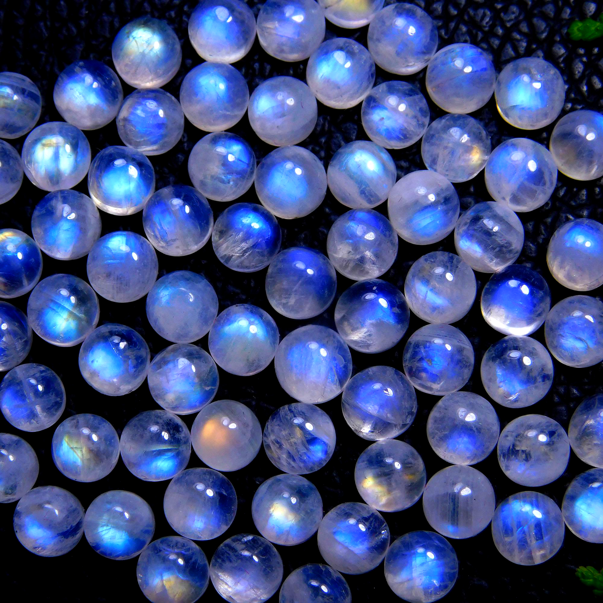 77Pcs 55Cts Natural Rainbow Moonstone Round Shape Blue Fire Cabochon Lot Loose Gemstone Jewelry Moonstone Ring For Gift 5x5mm #9802