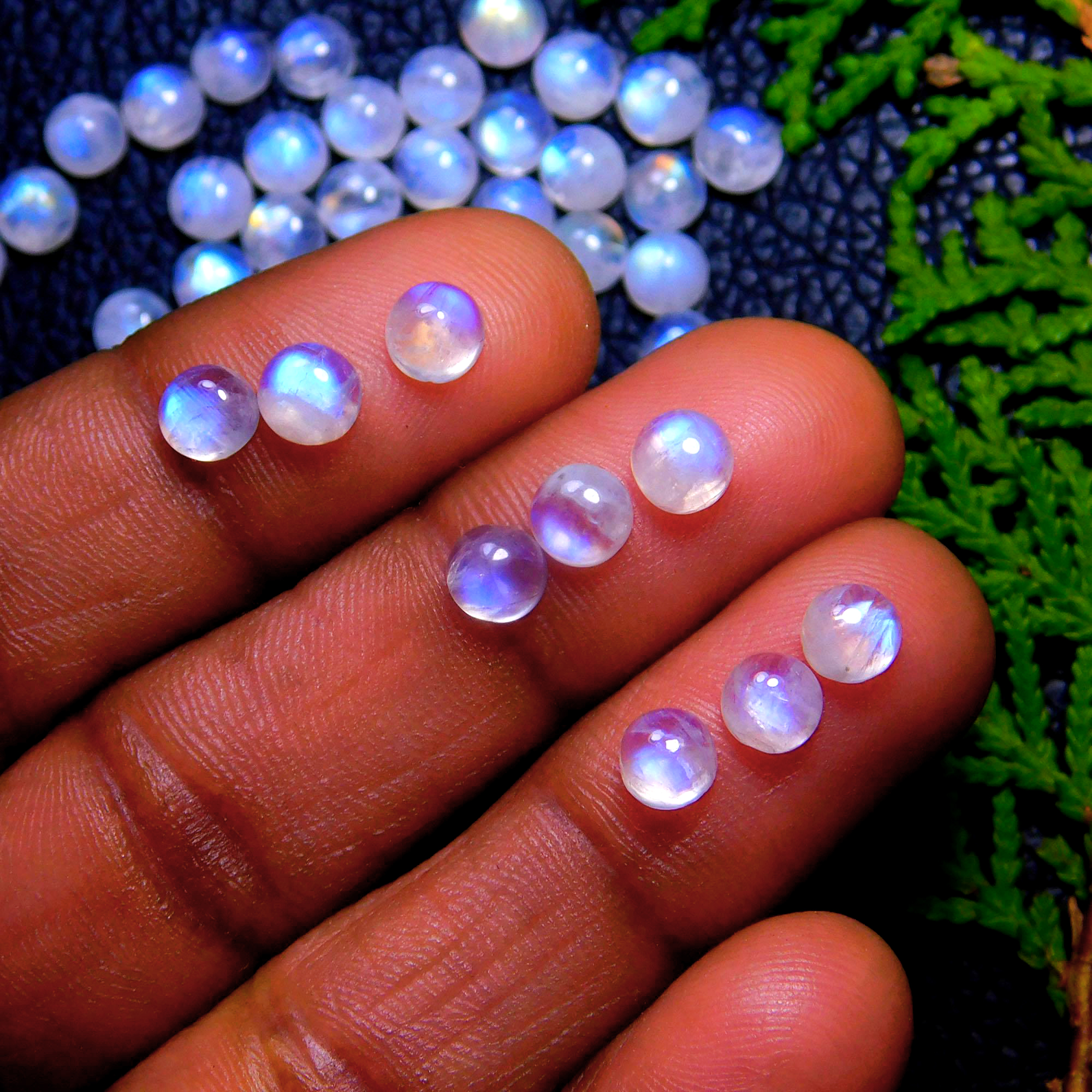 76Pcs 55Cts Natural Rainbow Moonstone Round Shape Blue Fire Cabochon Lot Loose Gemstone Jewelry Moonstone Ring For Gift 5x5mm #9803