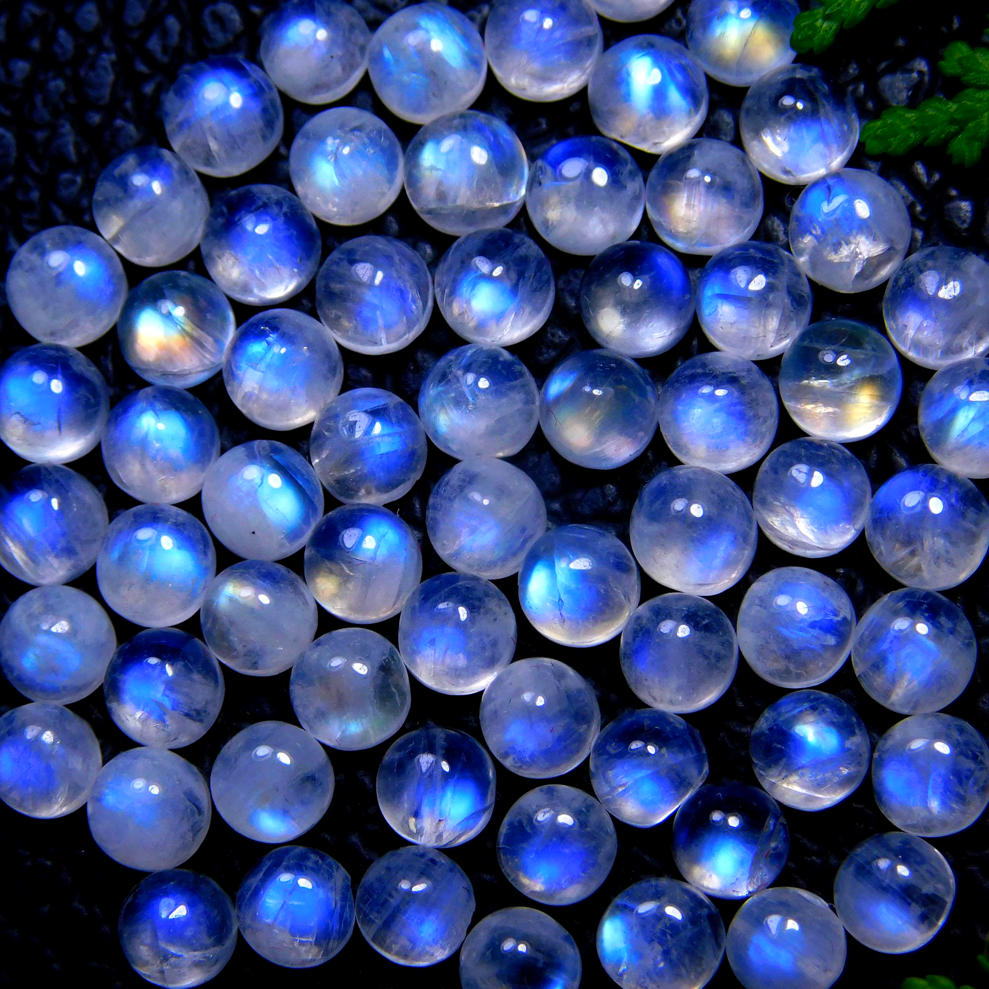 65Pcs 24Cts Natural Rainbow Moonstone Round Shape Blue Fire Cabochon Lot Loose Gemstone Jewelry Moonstone Ring For Gift 4x4mm #9806