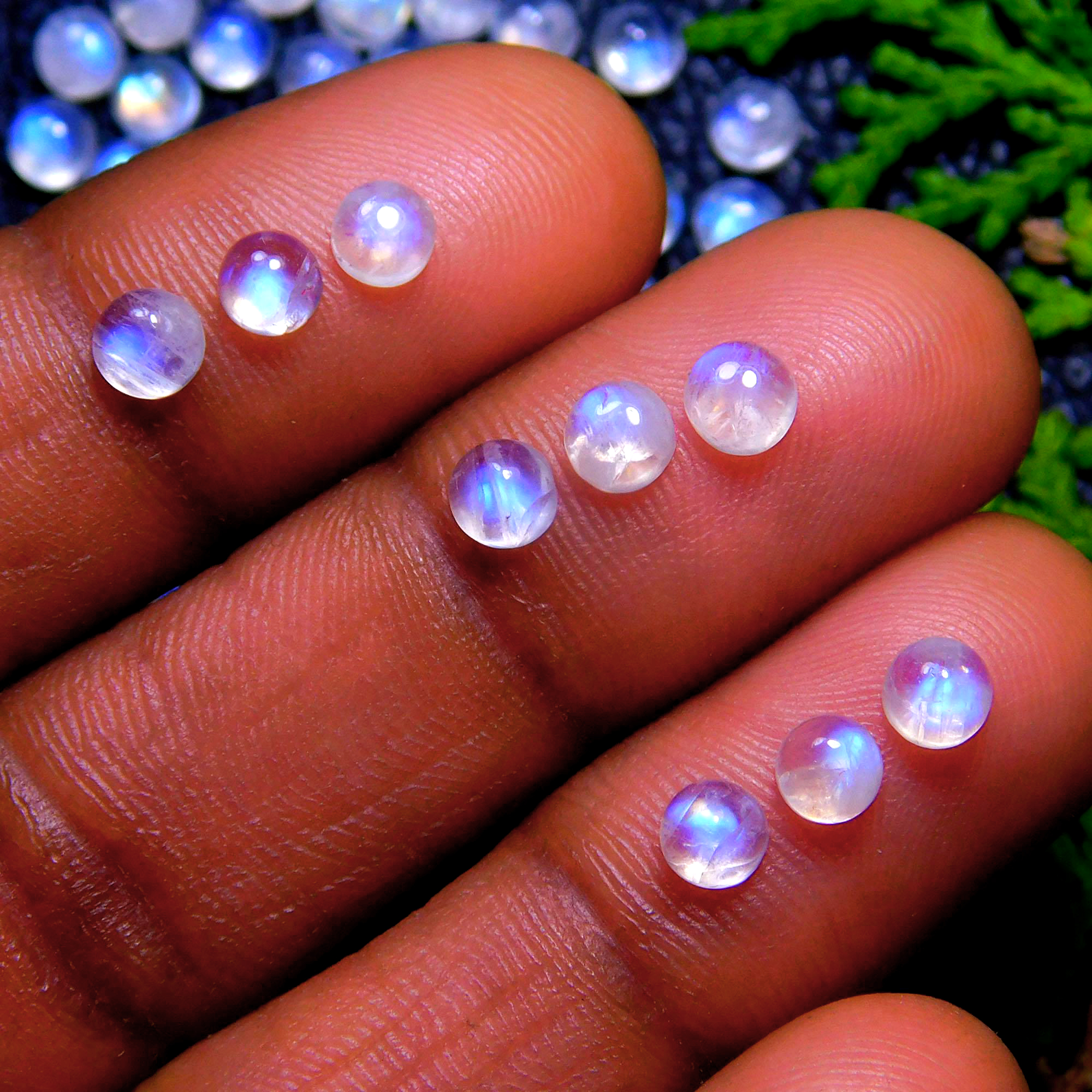 65Pcs 24Cts Natural Rainbow Moonstone Round Shape Blue Fire Cabochon Lot Loose Gemstone Jewelry Moonstone Ring For Gift 4x4mm #9806