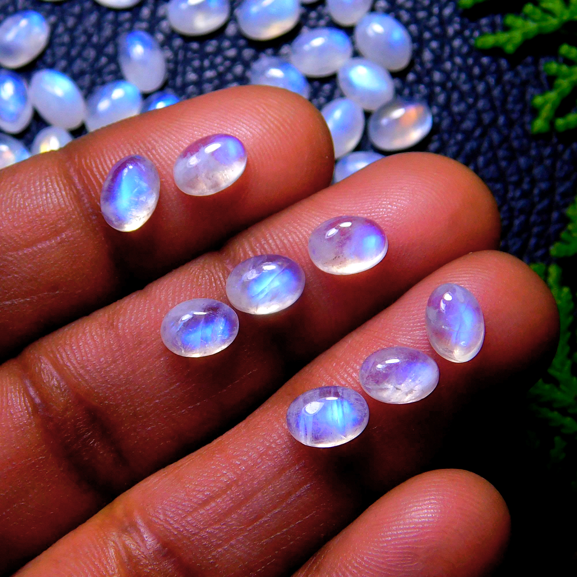 140Pcs 145Cts Natural Rainbow Moonstone Oval Shape Blue Fire Cabochon Lot Loose Gemstone Jewelry Crystal For Birthday Gift 7X5mm #9860
