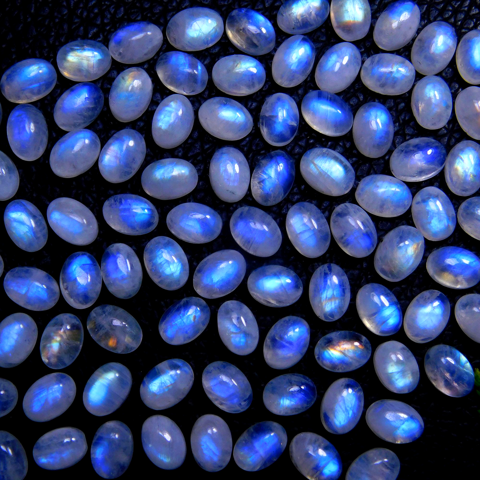 100Pcs 105Cts Natural Rainbow Moonstone Oval Shape Blue Fire Cabochon Lot Loose Gemstone Jewelry Crystal For Birthday Gift 7X5mm #9862