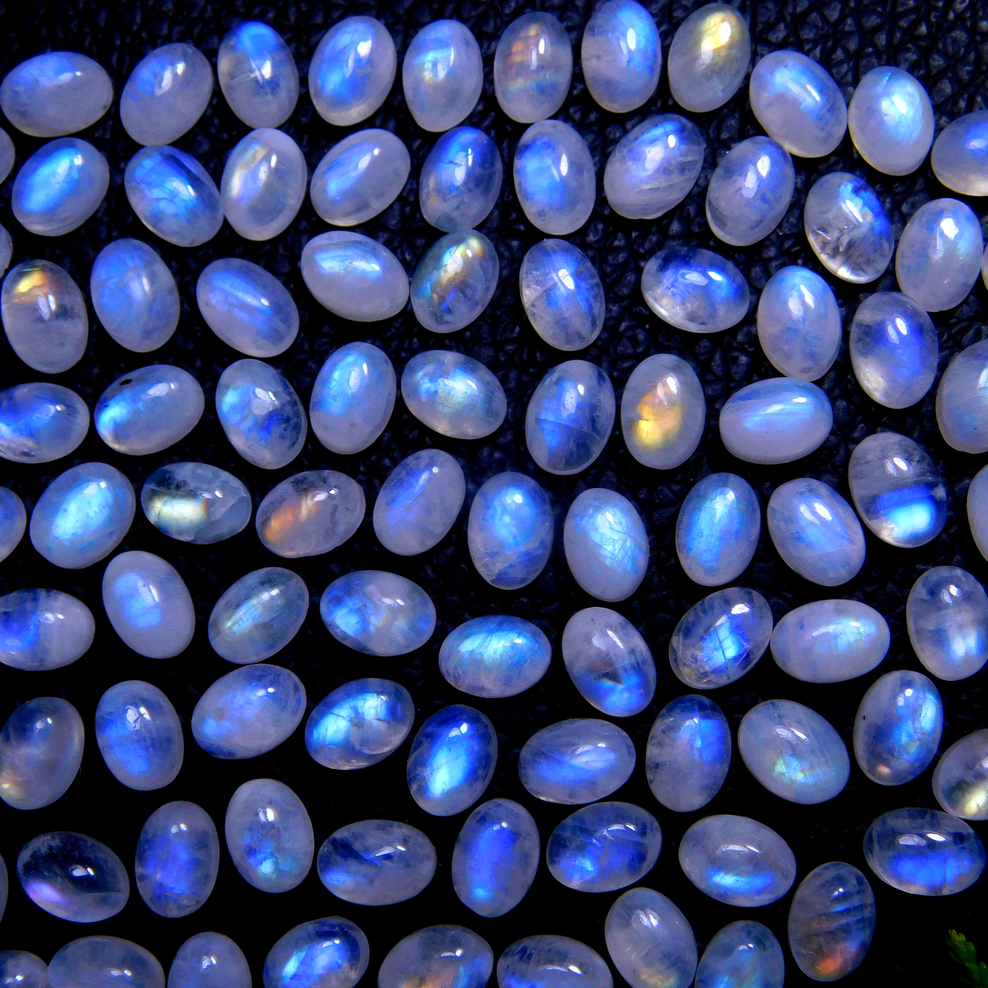 100Pcs 105Cts Natural Rainbow Moonstone Oval Shape Blue Fire Cabochon Lot Loose Gemstone Jewelry Crystal For Birthday Gift 7X5mm #9864