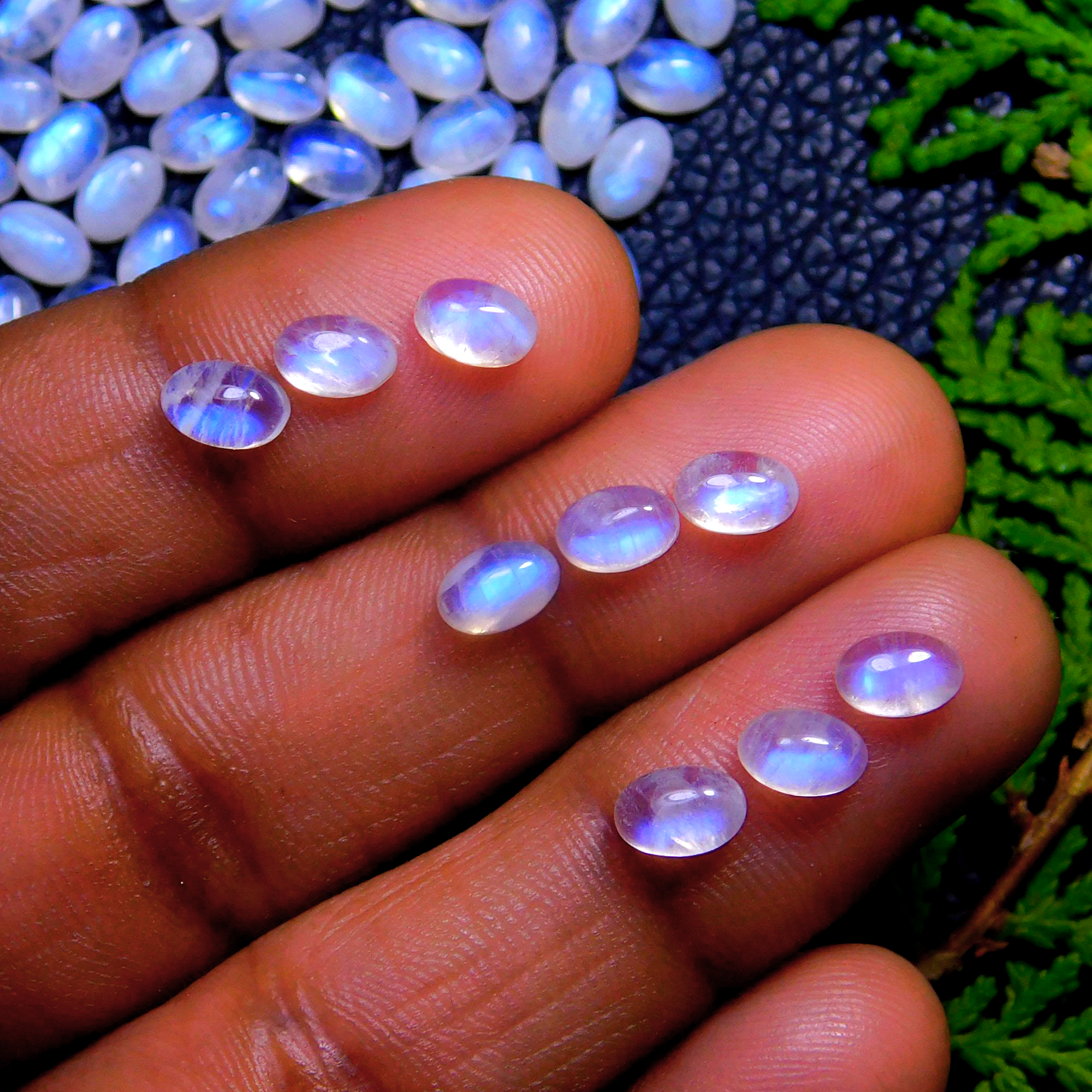 61Pcs 40Cts Natural Rainbow Moonstone Oval Shape Blue Fire Cabochon Lot Loose Gemstone Jewelry Crystal For Birthday Gift 6X4mm #9866