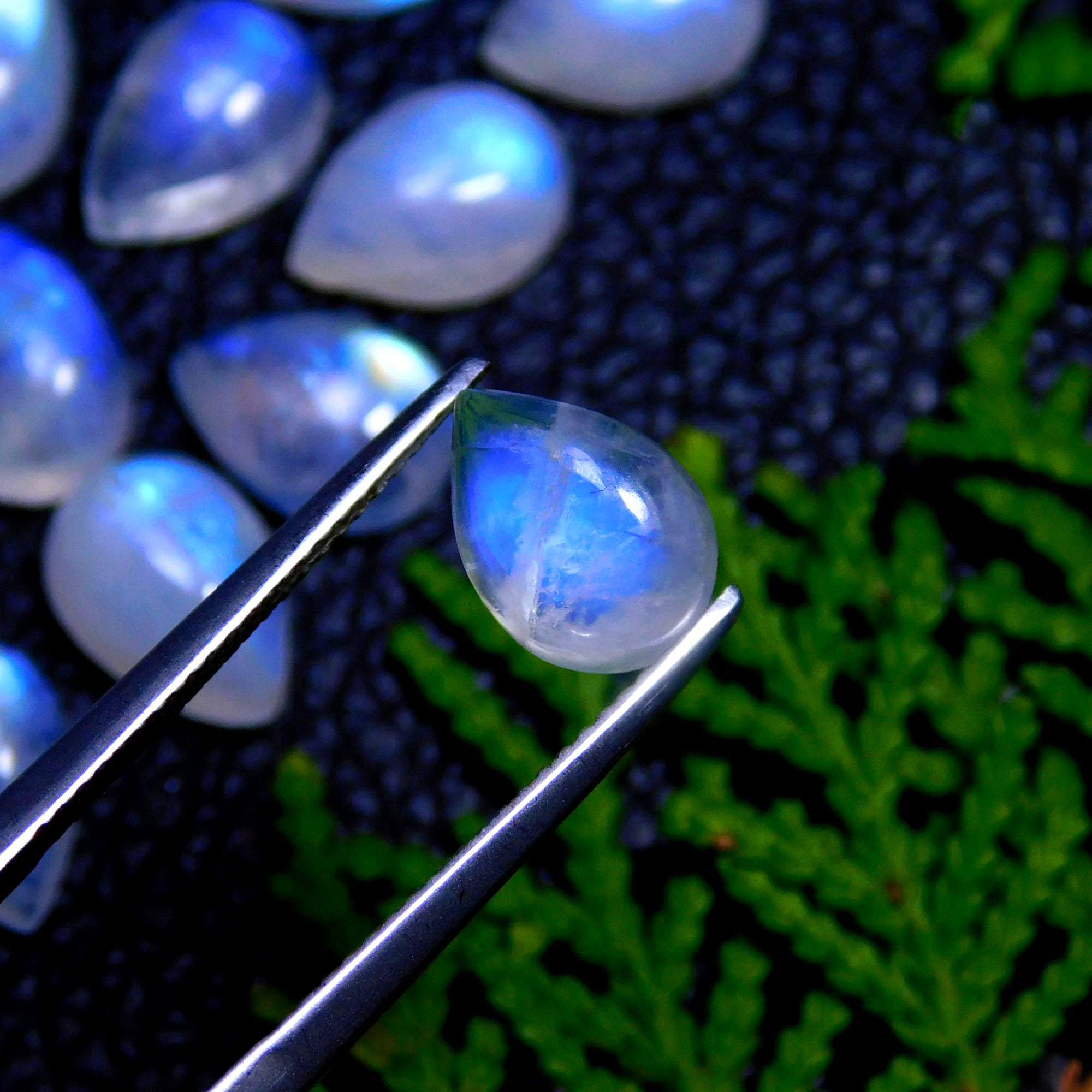 60Pcs 131Cts Natural Rainbow Moonstone Pear Shape Blue Fire Cabochon Lot Semi Precious Loose Gemstone Jewelry Supplies Crystal 10X7mm #9887