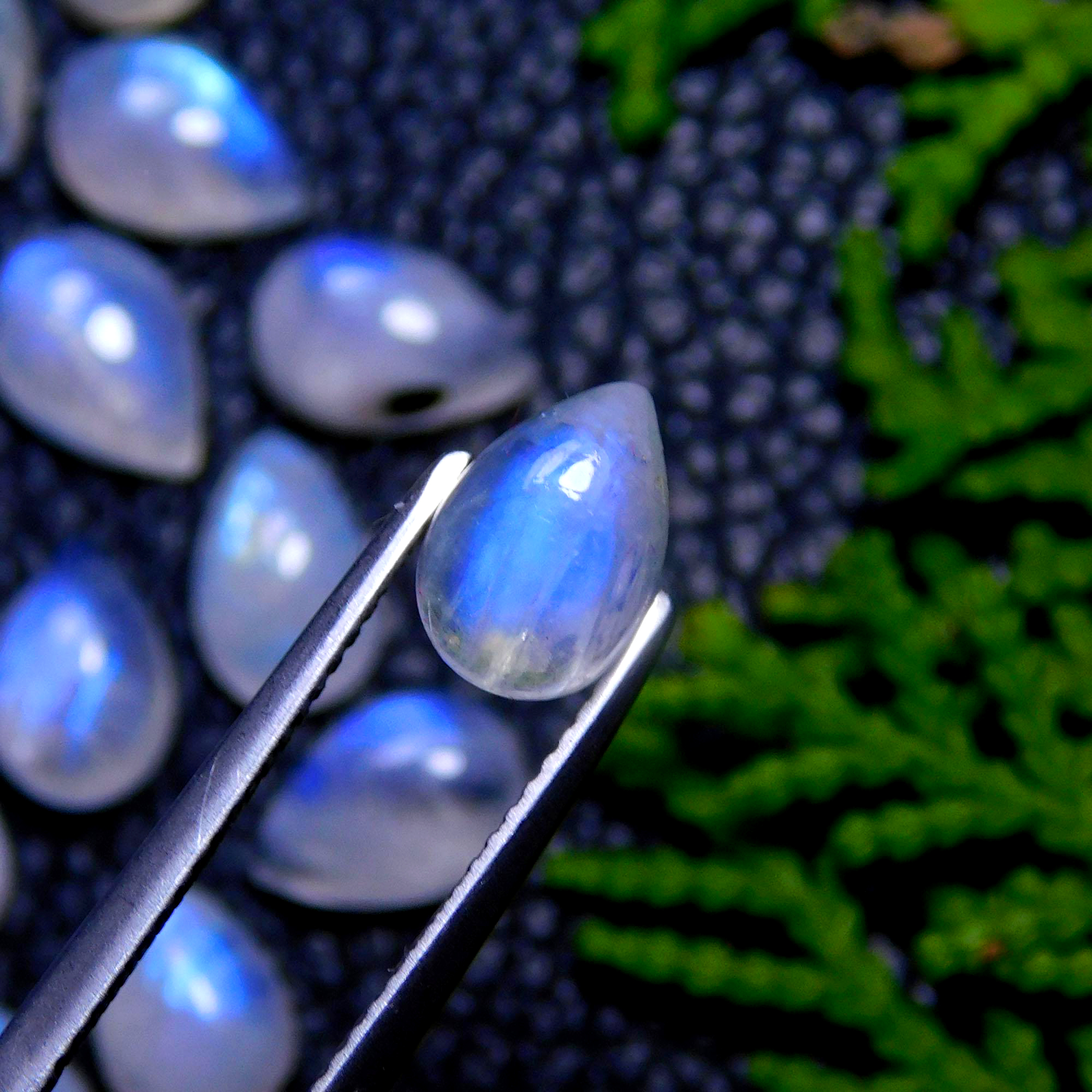 70Pcs 117Cts Natural Rainbow Moonstone Pear Shape Blue Fire Cabochon Lot Semi Precious Loose Gemstone Jewelry Supplies Crystal 9X6mm #9896
