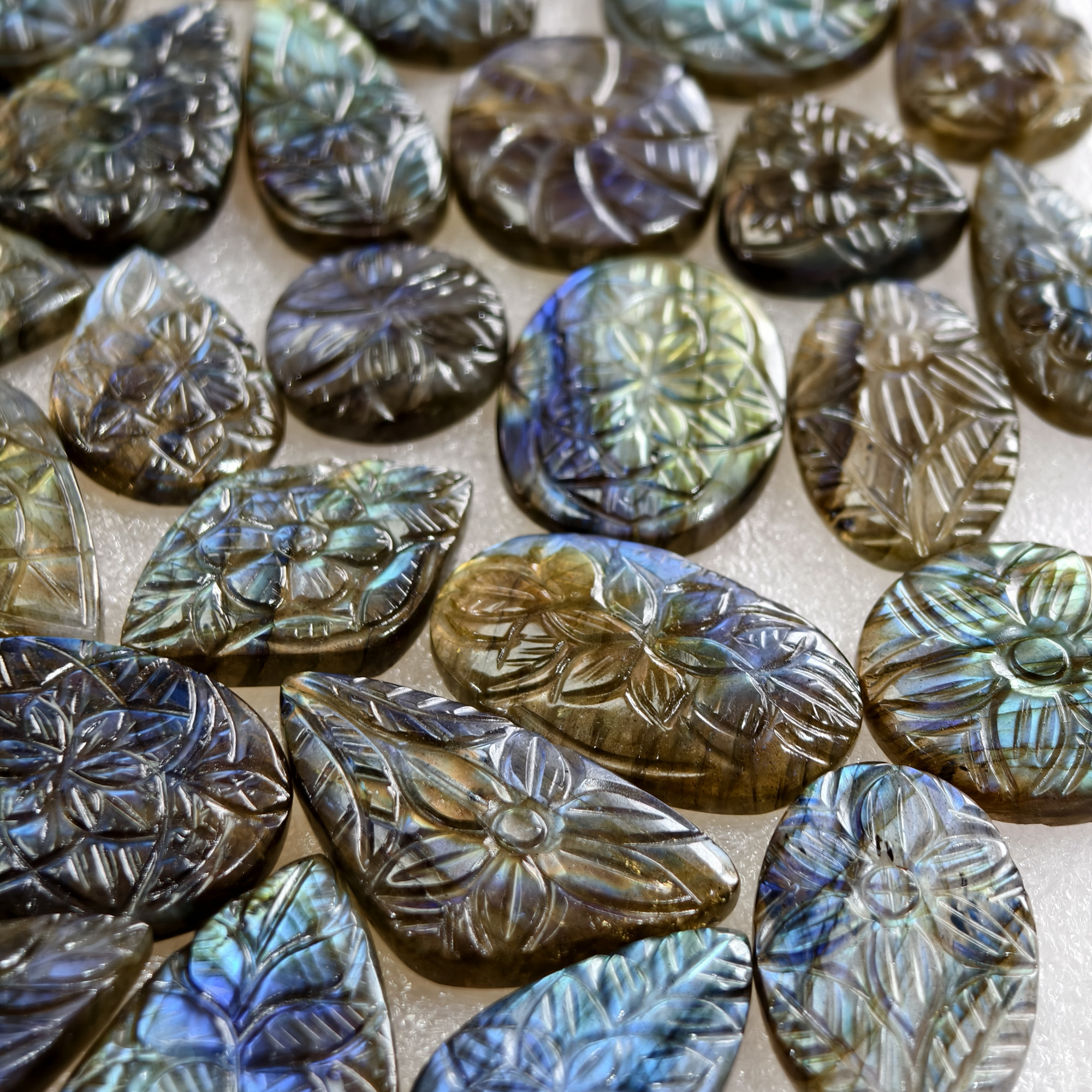 Natural Labradorite Flashy Carving Cabochon Gemstone Wholesale Lot for Jewelry Making 21x19x3 mm 39x22x3mm 23cts Average